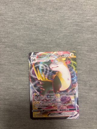 Carta Pokémon Boltund VMAX