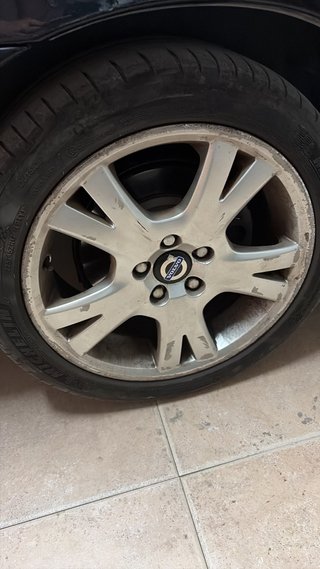 Juego 4 Llantas Volvo en buen estado