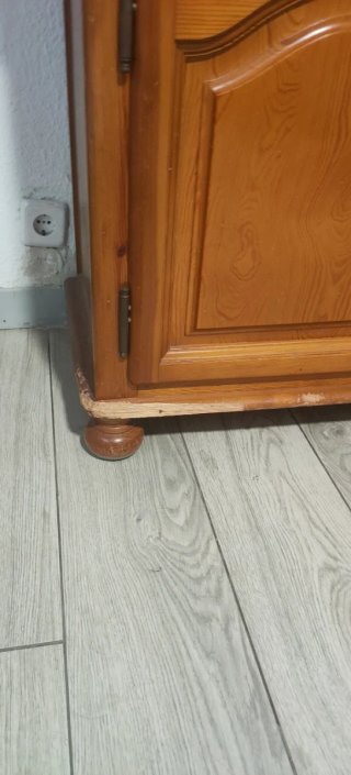 Mueble de Madera de Pino Macizo