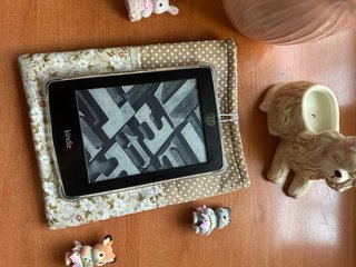 Funda Kindle Ebook Floral y Lunares