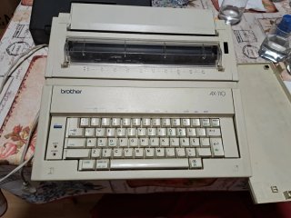 Máquina de escribir Brother AX-110