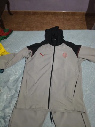 Abito sportivo con cappuccio