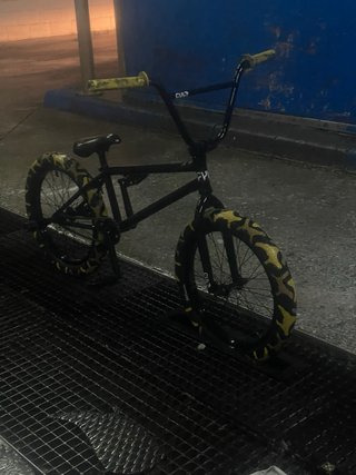 Bicicleta BMX Cult Negra
