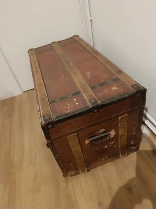 Baúl antiguo de madera