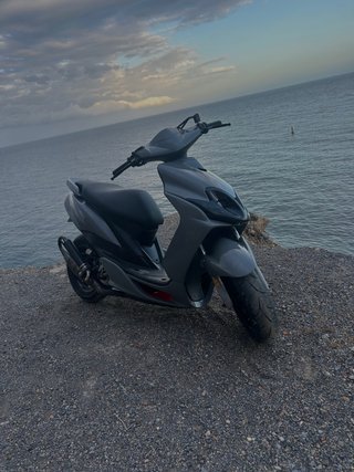 Yamaha Jog RR gris