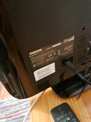 TV Philips Negra y rojo