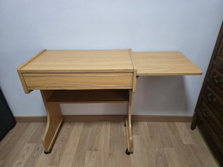 Escritorio extensible madera cajón y ruedas