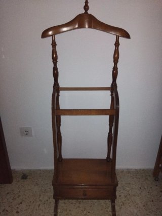 Perchero Galán de Noche de Madera