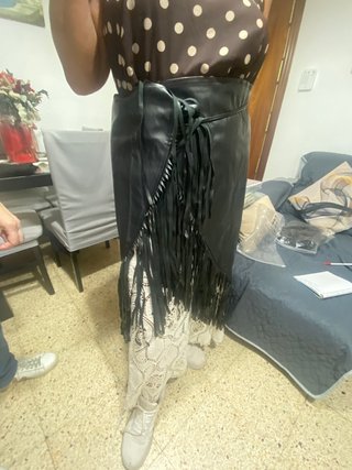 Falda Negra con Flecos