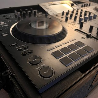 Pioneer XDJ-XZ DJ con extras