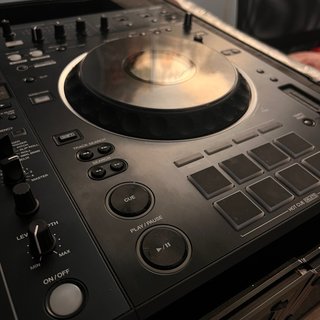 Pioneer XDJ-XZ DJ con extras
