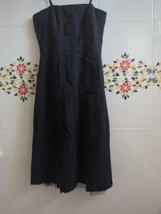 Vestido negro fiesta midi tirantes