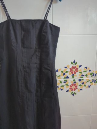 Vestido negro fiesta midi tirantes