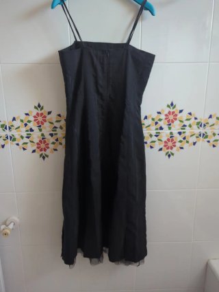Vestido negro fiesta midi tirantes