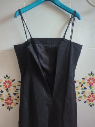 Vestido negro fiesta midi tirantes