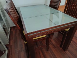 Mesa Extensible de Madera con Sillas