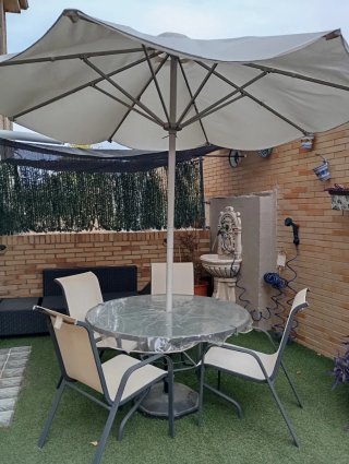 Conjunto de Mesa y 4 Sillas de Jardín