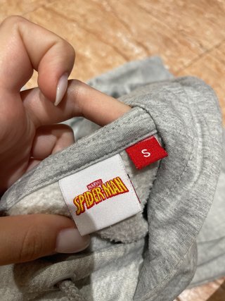 Sudadera gris de Marvel