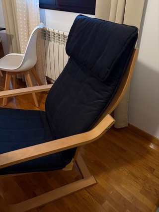 Butaca Negra con Estructura de Madera