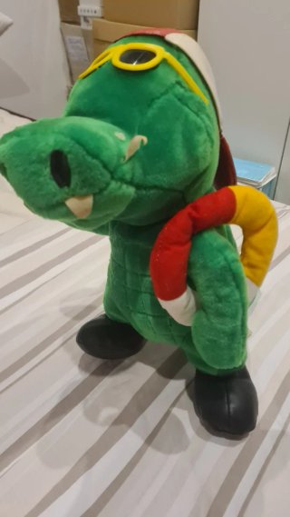 Peluche Cocodrilo con Gafas y Bufanda