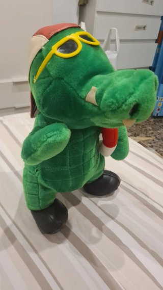 Peluche Cocodrilo con Gafas y Bufanda