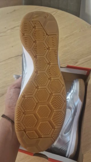 Nike Gato LV8 Plateadas Talla 38