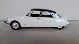 1/18 MODELLO CITROEN DS 19 BIANCA NO BURAGO