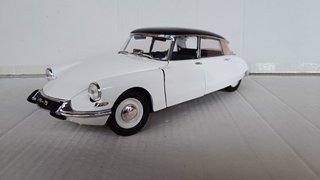 1/18 MODELLO CITROEN DS 19 BIANCA NO BURAGO