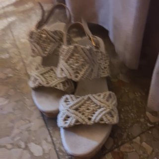 Sandalias beige cuña macramé talla 40
