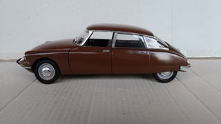 1/18 MODELLO CITROEN DC MARRONE NO BURAGO