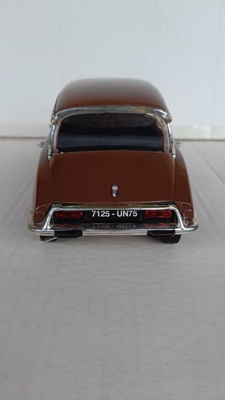 1/18 MODELLO CITROEN DC MARRONE NO BURAGO