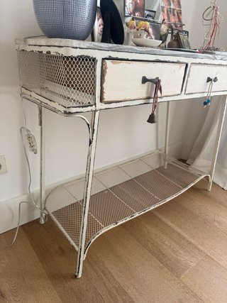 Cómoda Vintage de Madera y Metal