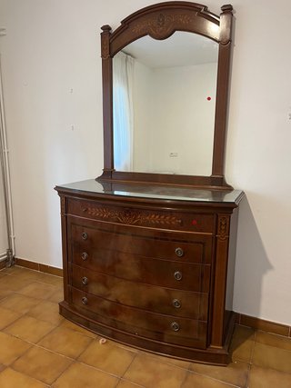 Cómoda con Espejo de Madera