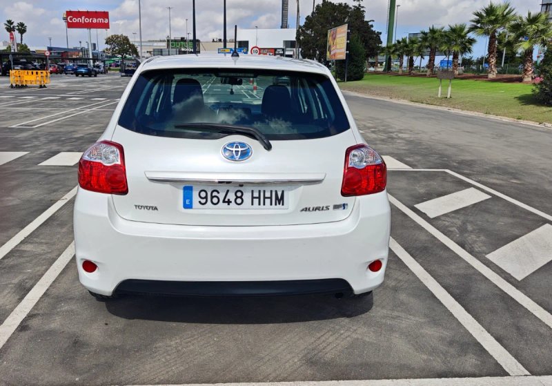 Toyota Auris 2011, foto 2