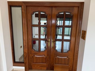 Lote de 12 Puertas de Madera con Manetas Doradas
