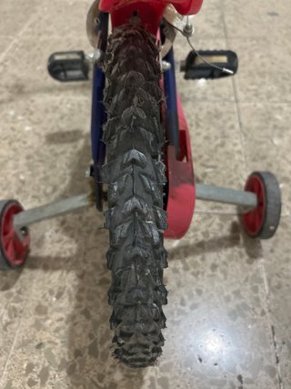 Bicicleta infantil azul y rojo