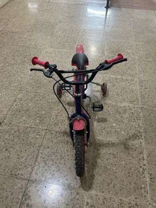 Bicicleta infantil azul y rojo
