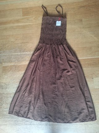 Vestido Marrón con Canesú Fruncido