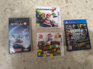 Lote de 4 Caratulas de Juegos PS4, 3DS y PSP
