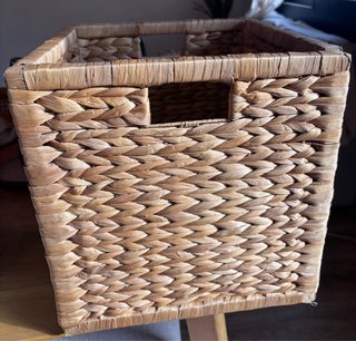 Mueble TV Ikea Kallax con cestas