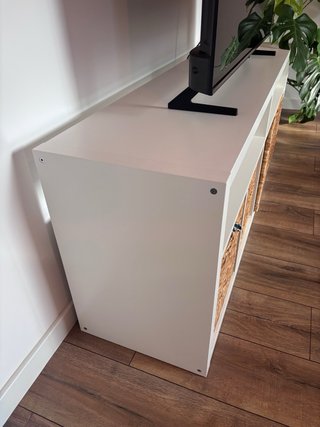 Mueble TV Ikea Kallax con cestas