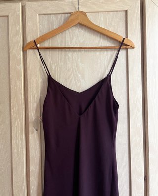 Vestido largo morado con flores y abalorios