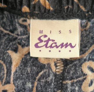 Falda terciopelo con florecitas Etam