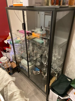 Mueble Vitrina con Estructura Metálica