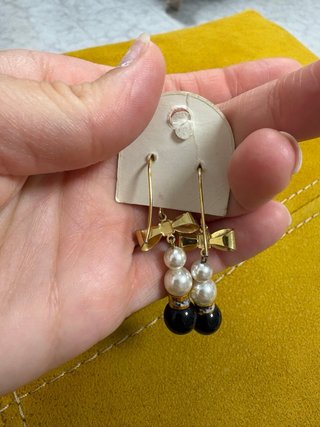 Pendientes largos Brittann negros y dorados