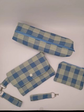 Estuche, monederos y llaveros hechos a mano