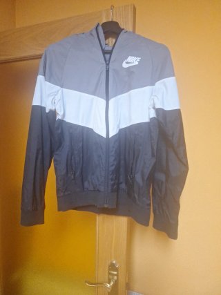 Chaqueta Nike Gris