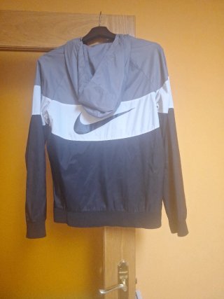 Chaqueta Nike Gris