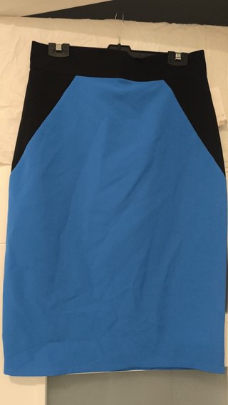 Falda de tubo azul y negra