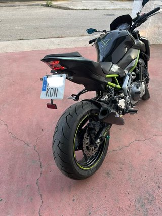 Kawasaki Z900 Negra y Verde